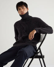 Load image into Gallery viewer, N.Peal Men&#39;s Wandsworth Cable Roll Cashmere Jumper Granite Blue

