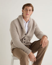Load image into Gallery viewer, N.Peal Men&#39;s Textured Kensington Cashmere Cardigan Sand Brown
