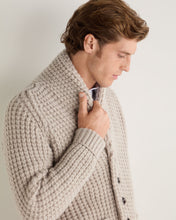 Load image into Gallery viewer, N.Peal Men&#39;s Textured Kensington Cashmere Cardigan Sand Brown
