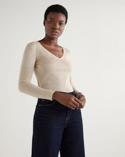 Load image into Gallery viewer, N.Peal Women's Imogen Superfine Cashmere V Neck Jumper Sandstone Brown
