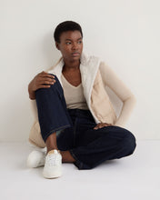 Load image into Gallery viewer, N.Peal Women's Imogen Superfine Cashmere V Neck Jumper Sandstone Brown
