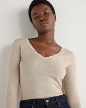 Load image into Gallery viewer, N.Peal Women's Imogen Superfine Cashmere V Neck Jumper Sandstone Brown
