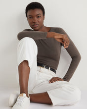 Load image into Gallery viewer, N.Peal Women&#39;s Eden Superfine Cashmere Round Neck Top Mink Brown
