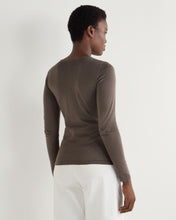 Load image into Gallery viewer, N.Peal Women&#39;s Eden Superfine Cashmere Round Neck Top Mink Brown
