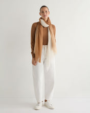 Load image into Gallery viewer, N.Peal Women&#39;s Evie Classic Round Neck Cashmere Jumper Dark Camel Brown
