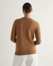 Load image into Gallery viewer, N.Peal Women&#39;s Evie Classic Round Neck Cashmere Jumper Dark Camel Brown
