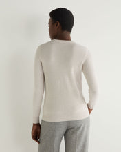 Load image into Gallery viewer, N.Peal Women&#39;s Evie Classic Round Neck Cashmere Jumper Frost White
