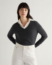 Load image into Gallery viewer, N.Peal Women&#39;s Phoebe V Neck Cashmere Jumper Anthracite Grey
