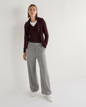 Load image into Gallery viewer, N.Peal Women&#39;s Phoebe V Neck Cashmere Jumper Claret Red
