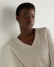Load image into Gallery viewer, N.Peal Women&#39;s Phoebe V Neck Cashmere Jumper Frost White
