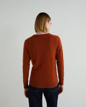 Load image into Gallery viewer, N.Peal Women&#39;s Phoebe V Neck Cashmere Jumper Rust Orange
