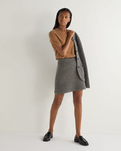 Load image into Gallery viewer, N.Peal Women&#39;s Milly Classic Cashmere T-Shirt Dark Camel Brown
