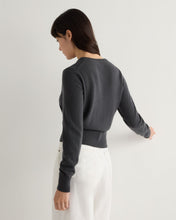 Load image into Gallery viewer, N.Peal Women&#39;s Ivy Cropped Cashmere Cardigan Anthracite Grey
