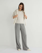 Load image into Gallery viewer, N.Peal Women&#39;s Emilia Cable Round Neck Cashmere Jumper With Lurex Snow Grey Sparkle
