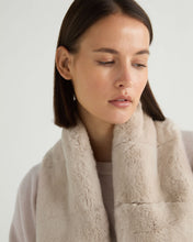 Load image into Gallery viewer, N.Peal Women&#39;s Isabella Fur Trim Cashmere Cape Frost White
