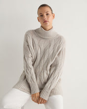 Load image into Gallery viewer, N.Peal Women&#39;s Emmie Relaxed Cable Roll Neck Cashmere Jumper Nougat Brown Marl
