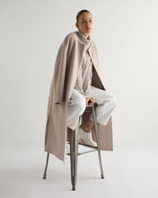 Load image into Gallery viewer, N.Peal Women&#39;s Emmie Relaxed Cable Roll Neck Cashmere Jumper Nougat Brown Marl
