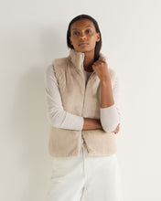 Load image into Gallery viewer, N.Peal Women&#39;s Robyn Fur Lined Cashmere Gilet Frost White
