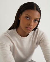 Load image into Gallery viewer, N.Peal Women&#39;s Hallie Round Neck Cashmere Jumper Frost White
