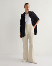 Load image into Gallery viewer, N.Peal Women&#39;s Milano Knitted Cashmere Cape Navy Blue
