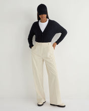 Load image into Gallery viewer, N.Peal Women&#39;s V Neck Cable Cashmere Cardigan Navy Blue
