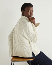 Load image into Gallery viewer, N.Peal Women&#39;s Diamond Stitch Cashmere Jumper With Lurex Snow Grey Sparkle
