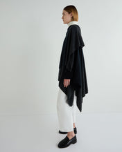 Load image into Gallery viewer, N.Peal Women&#39;s Lily Ombre Cashmere Cape Navy Blue
