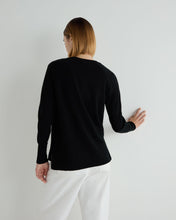 Load image into Gallery viewer, N.Peal Women&#39;s Relaxed V Neck Cashmere Jumper Black
