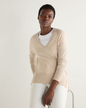 Load image into Gallery viewer, N.Peal Women&#39;s Relaxed V Neck Cashmere Jumper Ecru White
