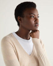 Load image into Gallery viewer, N.Peal Women&#39;s Relaxed V Neck Cashmere Jumper Ecru White
