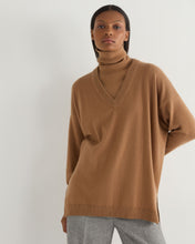 Load image into Gallery viewer, N.Peal Women&#39;s Longline V Neck Cashmere Jumper Dark Camel Brown
