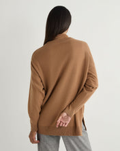 Load image into Gallery viewer, N.Peal Women&#39;s Longline V Neck Cashmere Jumper Dark Camel Brown
