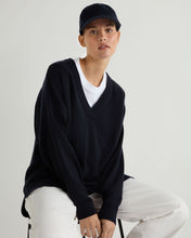 Load image into Gallery viewer, N.Peal Women&#39;s Longline V Neck Cashmere Jumper Navy Blue
