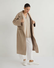Load image into Gallery viewer, N.Peal Women&#39;s Longline V Neck Cashmere Jumper Sand Brown

