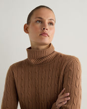 Load image into Gallery viewer, N.Peal Women&#39;s Adelyn Cable Roll Cashmere Jumper Dark Camel Brown

