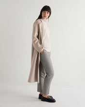 Load image into Gallery viewer, N.Peal Women&#39;s Loose Roll Neck Cashmere Jumper Frost White
