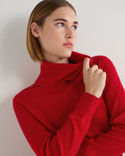 Load image into Gallery viewer, N.Peal Women&#39;s Loose Roll Neck Cashmere Jumper Riding Red
