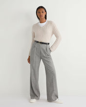 Load image into Gallery viewer, N.Peal Women&#39;s Statement Rib V Neck Cashmere Jumper Frost White
