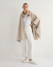 Load image into Gallery viewer, N.Peal Women&#39;s Rex Collar Cape Ecru White
