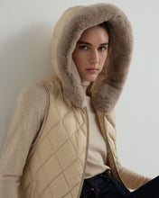 Load image into Gallery viewer, N.Peal Women&#39;s Down Gilet With Fur Ecru White
