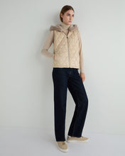 Load image into Gallery viewer, N.Peal Women&#39;s Down Gilet With Fur Ecru White
