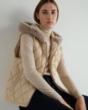 Load image into Gallery viewer, N.Peal Women&#39;s Down Gilet With Fur Ecru White
