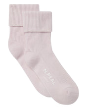 Load image into Gallery viewer, N.Peal Unisex Cashmere Rib Bed Socks Chalk Pink
