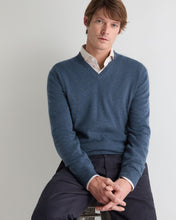 Load image into Gallery viewer, N.Peal Men's Burlington V Neck Cashmere Jumper Light Denim Blue
