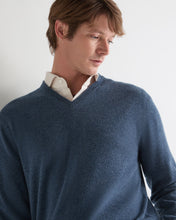 Load image into Gallery viewer, N.Peal Men's Burlington V Neck Cashmere Jumper Light Denim Blue
