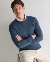Load image into Gallery viewer, N.Peal Men's Shoreditch Round Neck Cashmere Jumper Light Denim Blue
