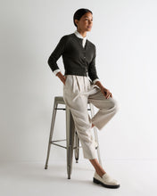 Load image into Gallery viewer, N.Peal Women's Darcie Superfine Cashmere Cropped Cardigan Arabica Khaki Green
