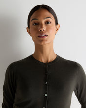 Load image into Gallery viewer, N.Peal Women's Darcie Superfine Cashmere Cropped Cardigan Arabica Khaki Green
