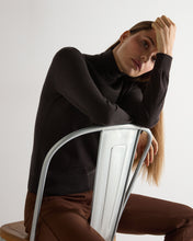 Load image into Gallery viewer, N.Peal Women's Margot Superfine Cashmere Roll Neck Jumper Chocolate Brown
