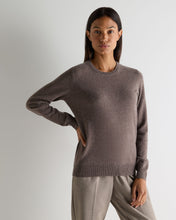 Load image into Gallery viewer, N.Peal Women's Evie Classic Round Neck Cashmere Jumper Otter Brown
